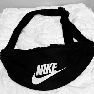 Nike Black and White Swoosh Belt Bag/Fanny Pack